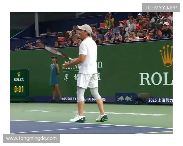 2025年网球赛季重磅回顾 新星崛起与经典对决再掀热潮