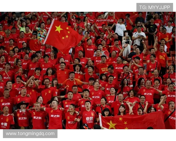 国足逆转取胜激战全场展现团队精神再燃球迷激情