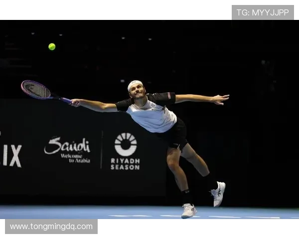 网球赛季精彩纷呈，顶级选手争锋相对新一轮大满贯赛事即将拉开帷幕