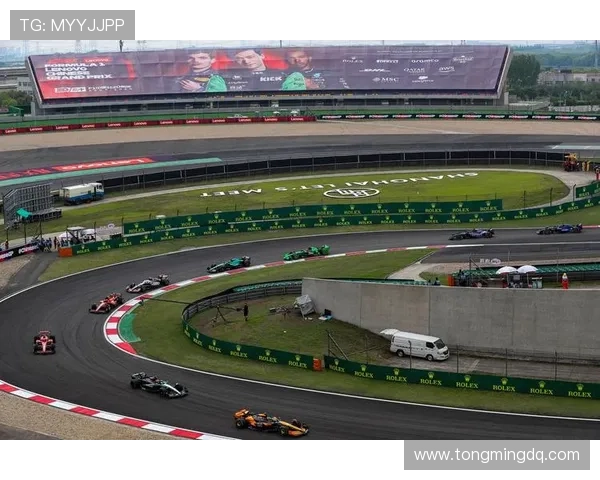 F1赛季激烈角逐 各车队备战新赛季目标与挑战逐渐明晰